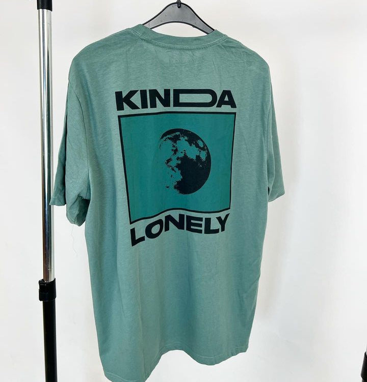 Garage kinda lonely tee