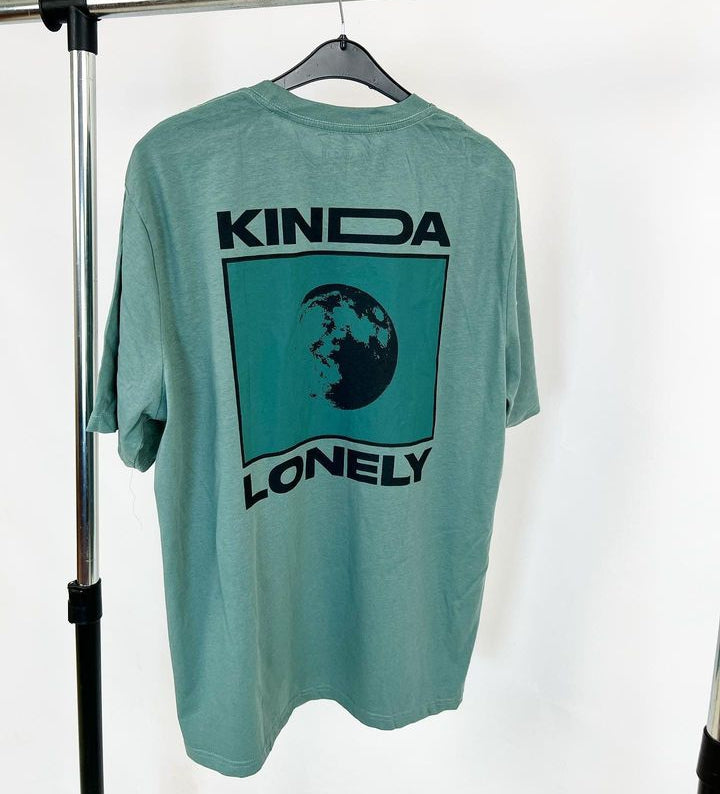 Garage kinda lonely tee