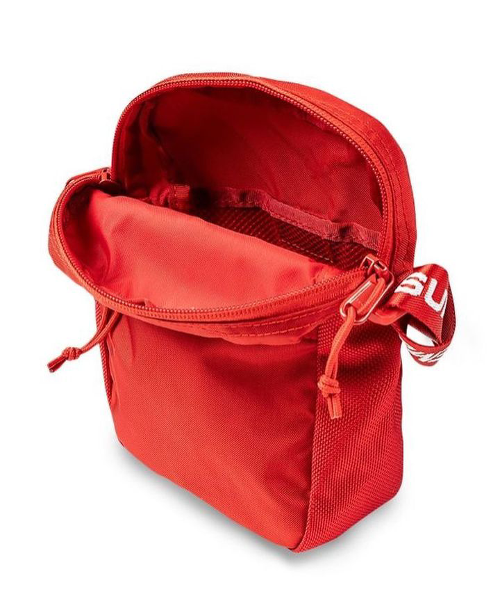 Supreme logo print shoulder bag in red