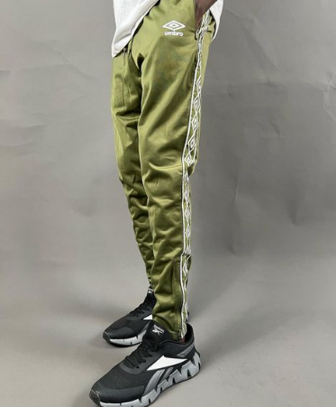 Umbro track pant in light green 9261