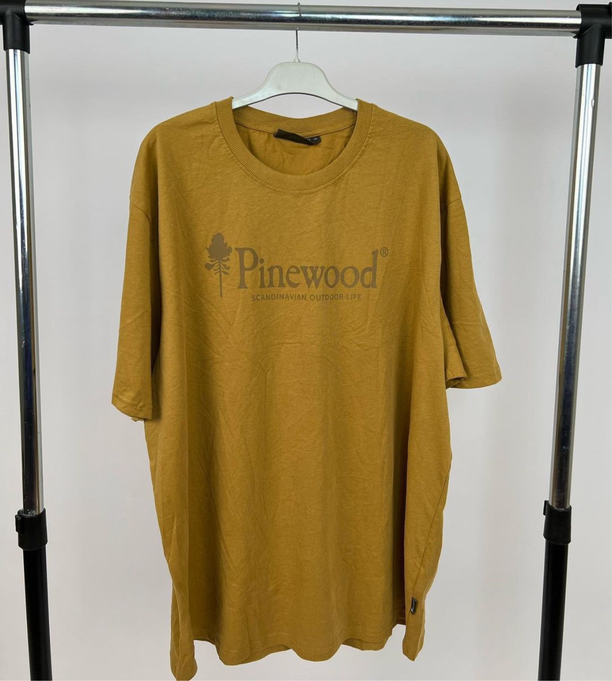 Pinewood tee